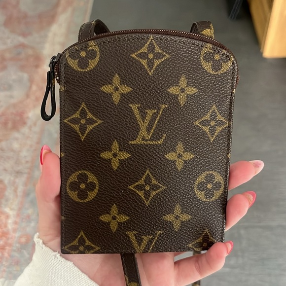Louis Vuitton phone purse - Picture 3 of 10